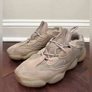 adidas Yeezy
500 Blush/Desert sneakers